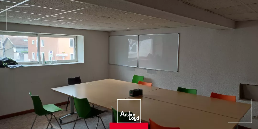 BUREAUX en location à GLEIZE