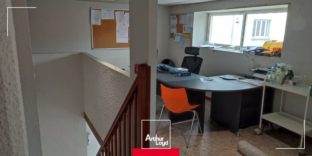 BUREAUX en location à GLEIZE
