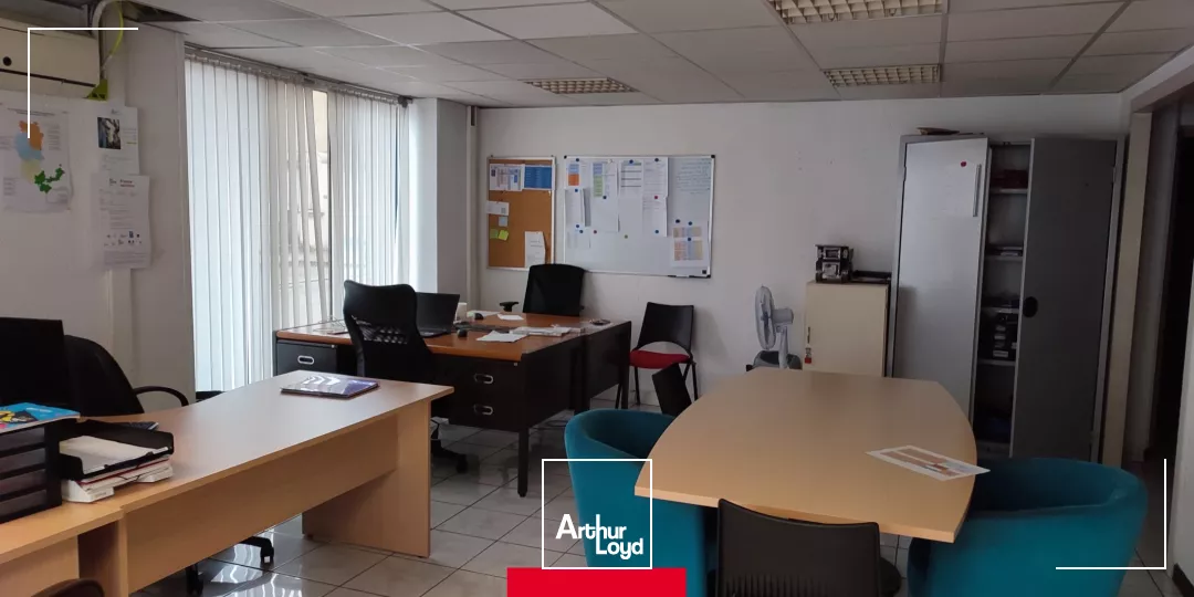 BUREAUX en location à GLEIZE