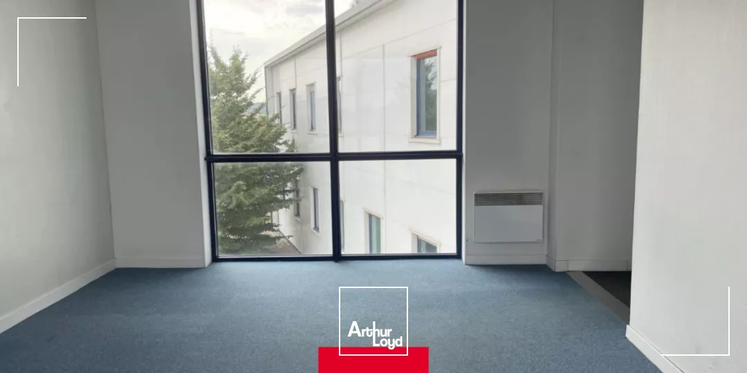 A LOUER Espace de 1355 m2 de bureaux à GENAY