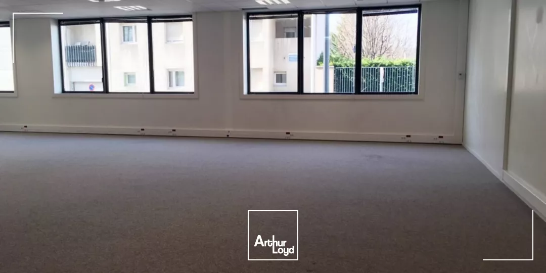 Bureaux neufs à louer à Gennevilliers - ERP possible - Espaces extérieurs