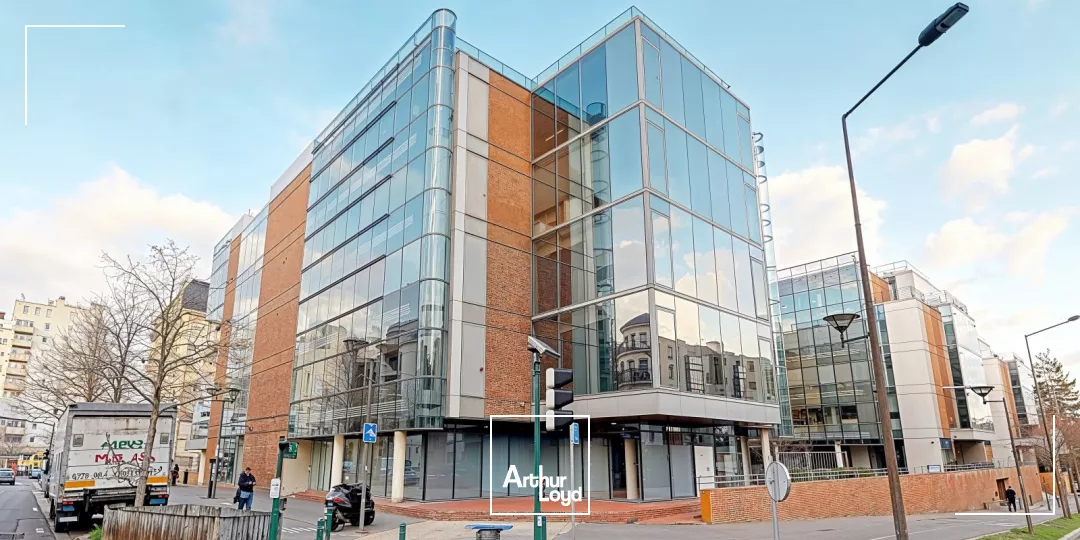 BOMA - SURESNES - VUE SUR SEINE - BUREAUX CONTEMPORAINS