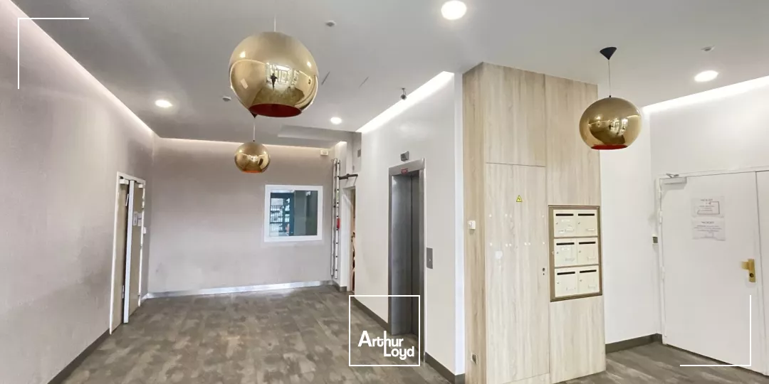 ACTIVITE TERTIAIRE - ST CLOUD - A VENDRE - PROCHE TRANSPORTS