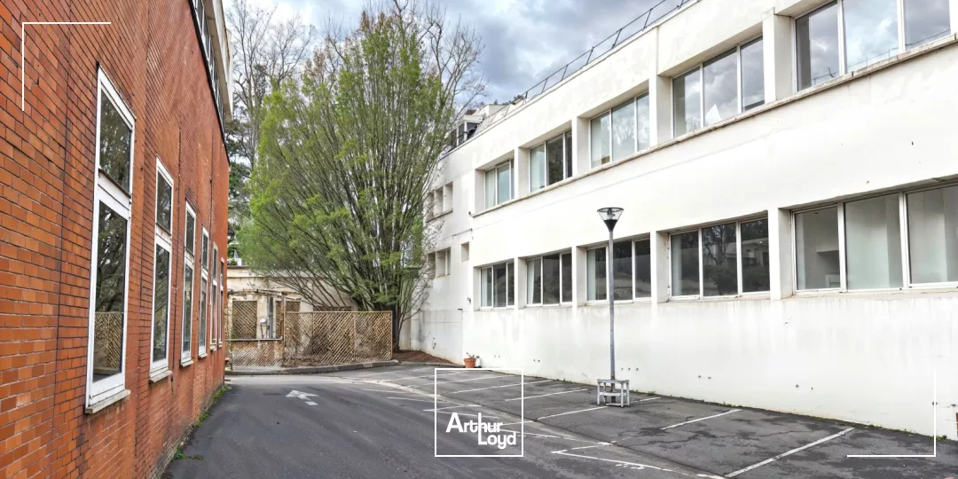 ACTIVITE TERTIAIRE - ST CLOUD - A VENDRE - PROCHE TRANSPORTS