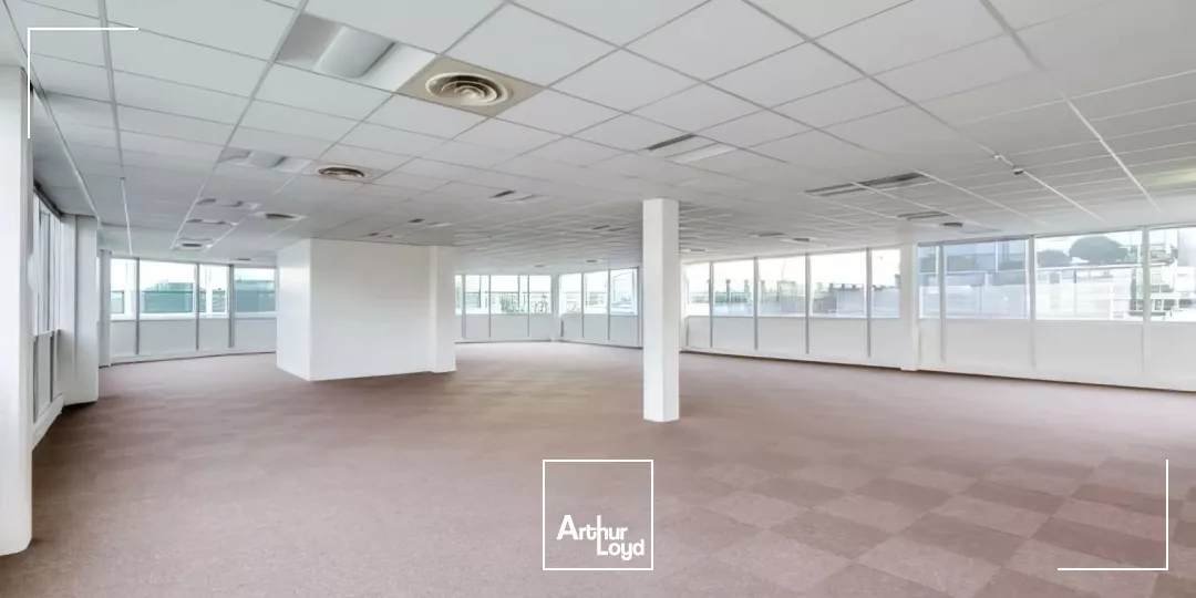 ACTIVITE TERTIAIRE - ST CLOUD - A VENDRE - PROCHE TRANSPORTS