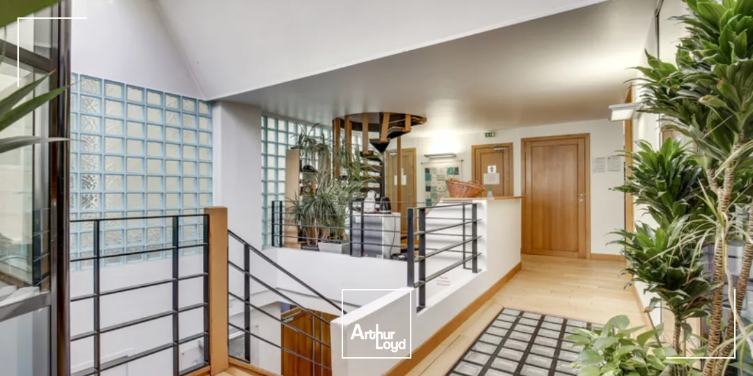 LEVALLOIS PERRET - PROCHE METRO - BUREAUX ATYPIQUES A VENDRE