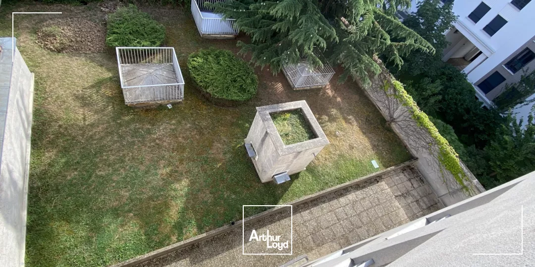 Espaces modulables avec jardin paysager à vendre, à Suresnes