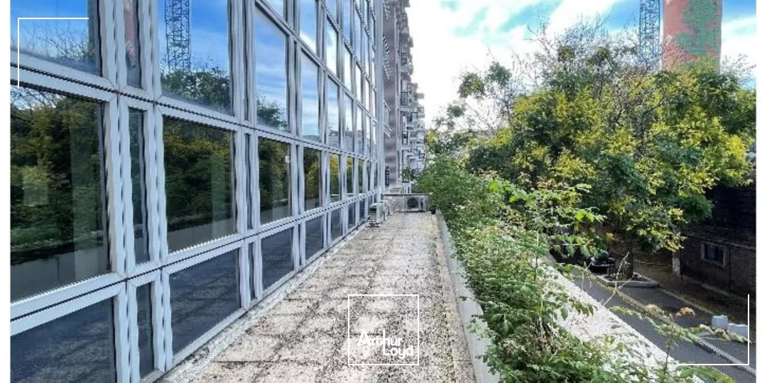 Espaces modulables avec jardin paysager à vendre, à Suresnes