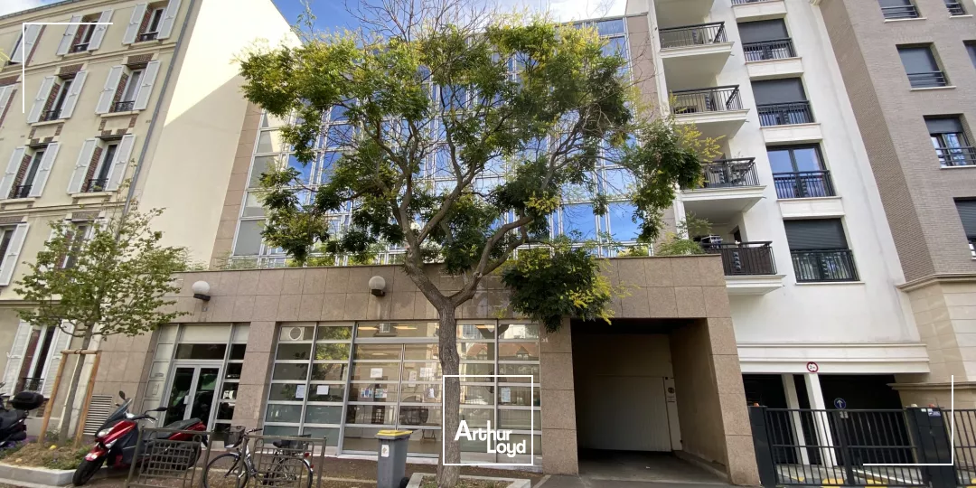 Espaces modulables avec jardin paysager à vendre, à Suresnes