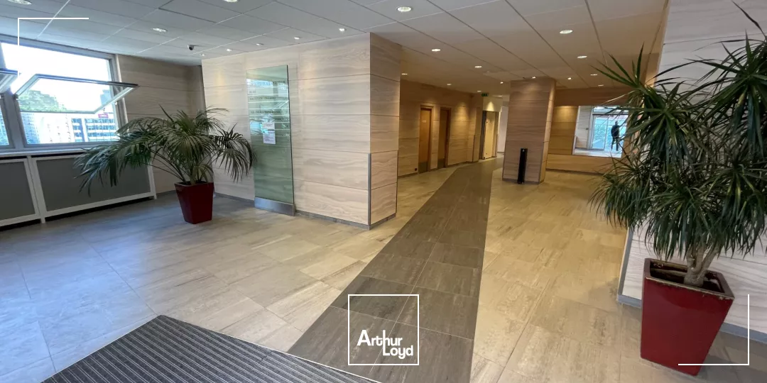 Bureaux avec terrasse à acquérir - Accès direct au Parvis de la Défense - Belle opportunité
