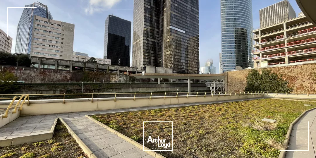 Bureaux avec terrasse à acquérir - Accès direct au Parvis de la Défense - Belle opportunité