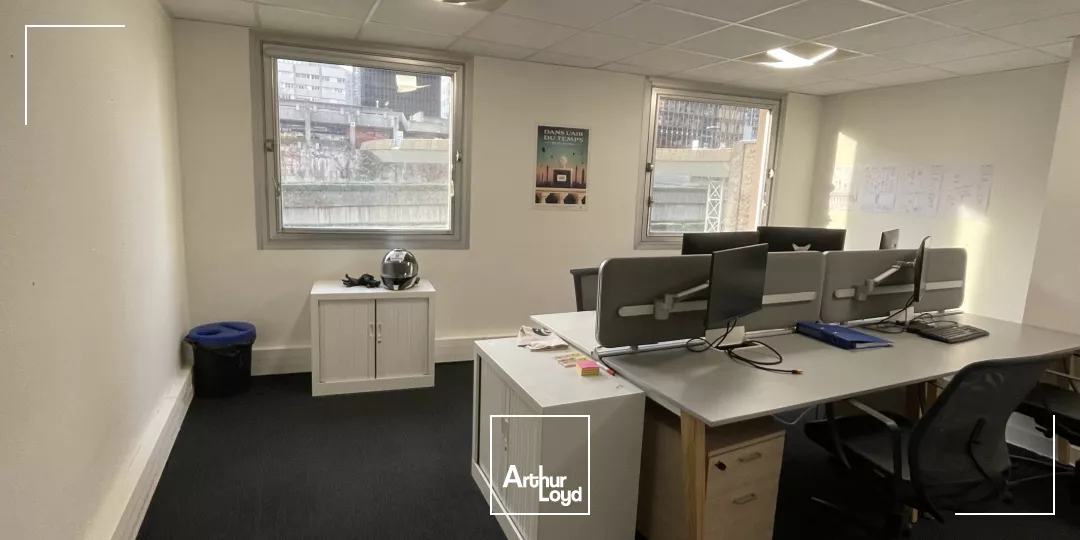 Bureaux avec terrasse à acquérir - Accès direct au Parvis de la Défense - Belle opportunité
