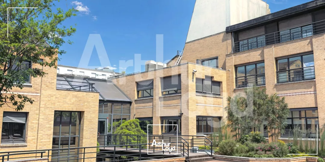 Immeuble indépendant avec cour intérieure, à vendre à Suresnes