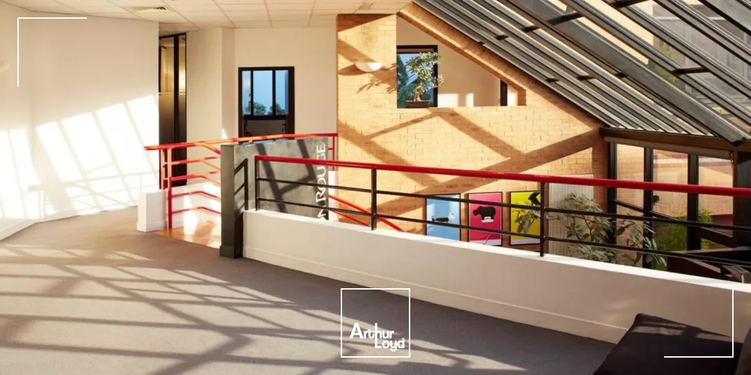 Immeuble indépendant avec cour intérieure, à vendre à Suresnes