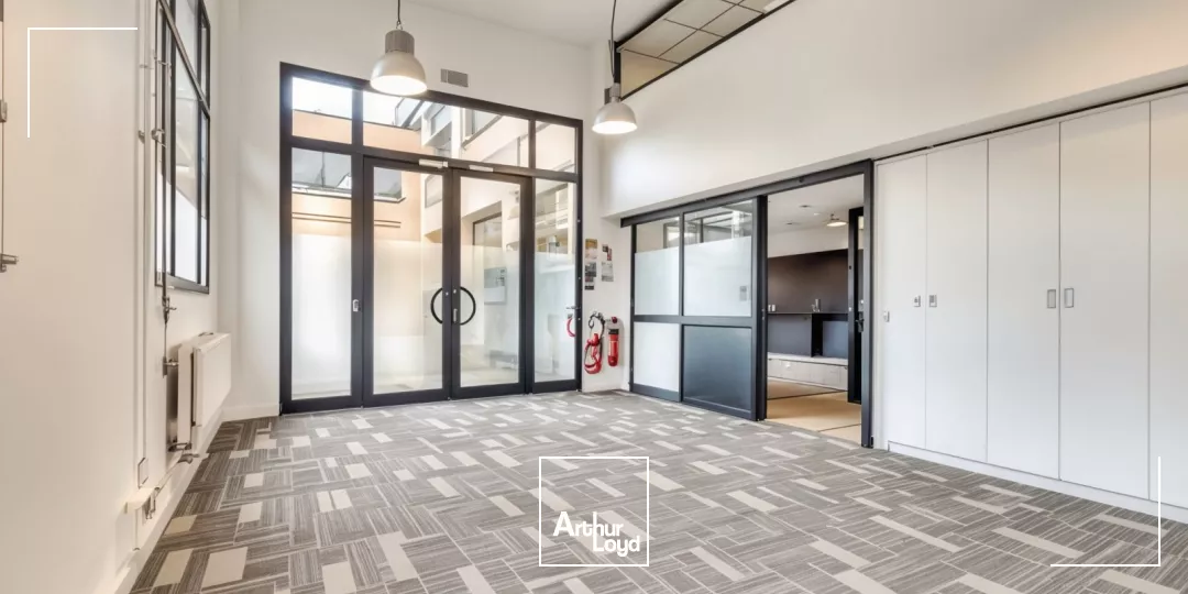 Immeuble indépendant avec cour intérieure, à vendre à Suresnes