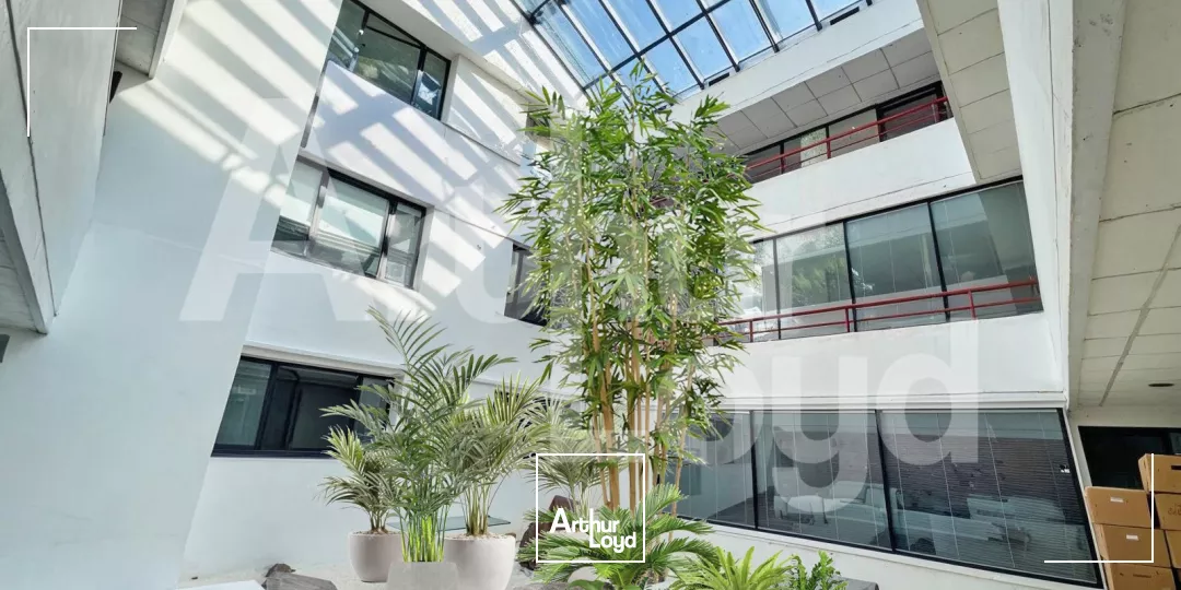 Immeuble indépendant avec cour intérieure, à vendre à Suresnes