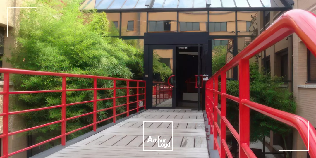 Immeuble indépendant avec cour intérieure, à vendre à Suresnes