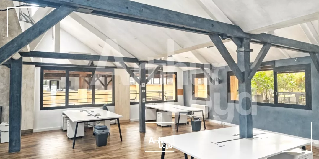 Immeuble indépendant avec cour intérieure, à vendre à Suresnes