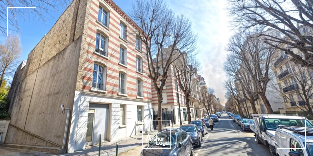 BUREAUX A VENDRE - NEUILLY SUR SEINE - PROCHE METRO LIGNE 1 PONT DE NEUILLY - DOUBLE EXPOSITION