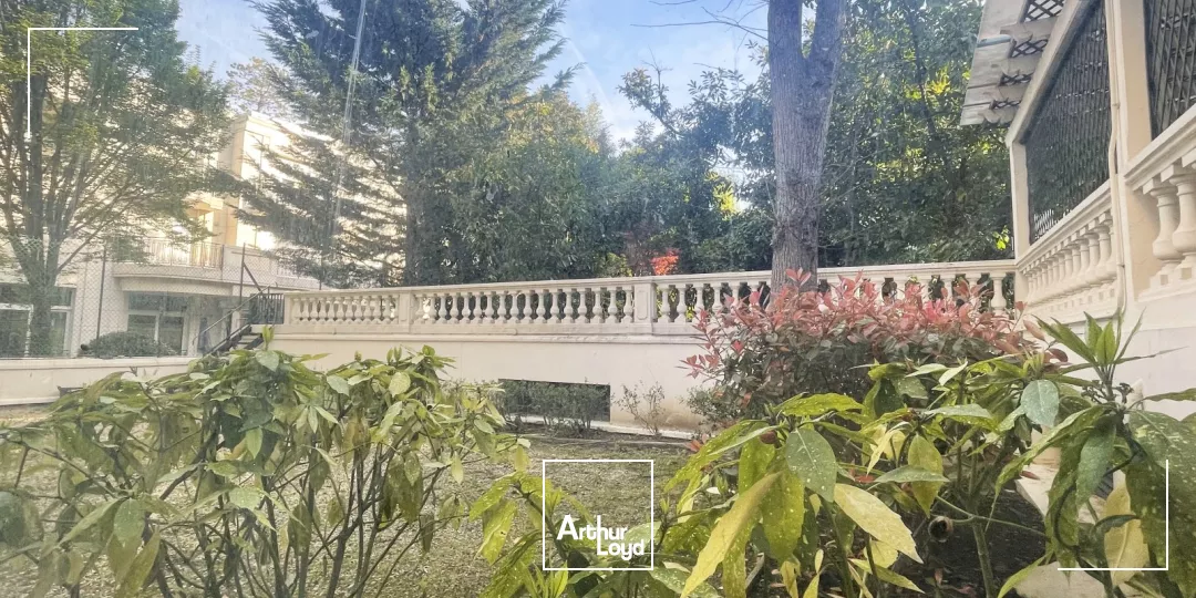 BUREAUX A VENDRE - NEUILLY SUR SEINE - PROCHE METRO LIGNE 1 PONT DE NEUILLY - DOUBLE EXPOSITION