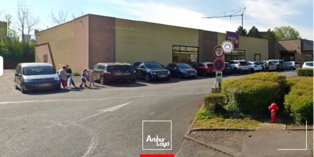 Local commercial à louer - Visibilité idéale à Saint-Pol-sur-Ternoise, stationnement facile et accès direct à une zone fréquentée
