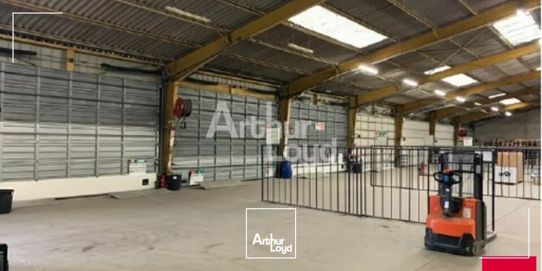 LA CHAUSSEE SAINT VICTOR - LOCATION ENTREPÔT DE 1 400 M² - ACCES A10 A 1 KM 
