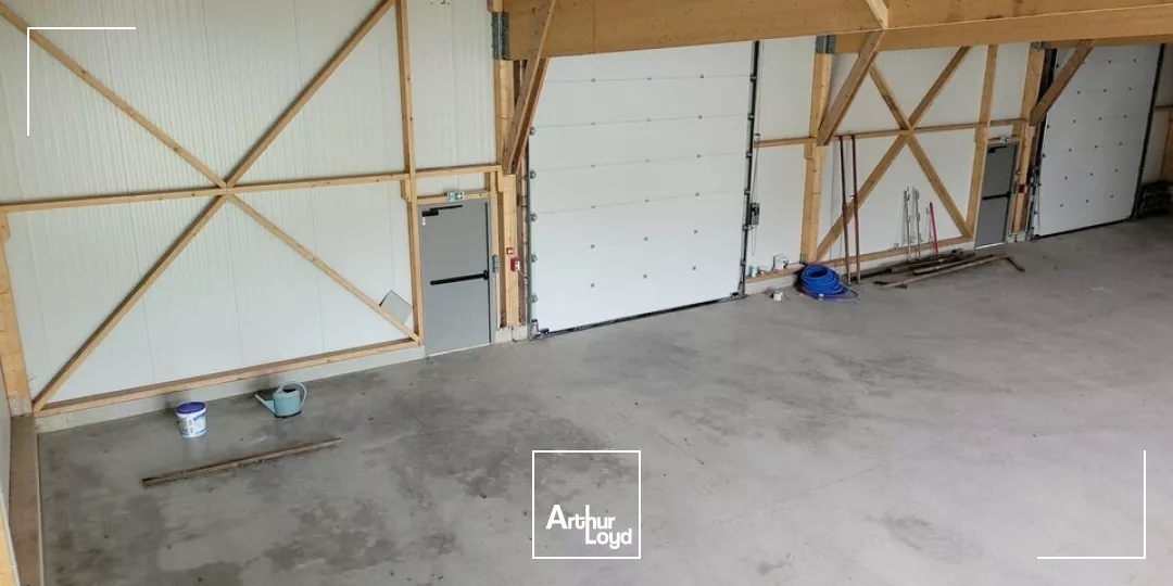 LOCATION AXE LE MANS ANGERS BATIMENT 400m²