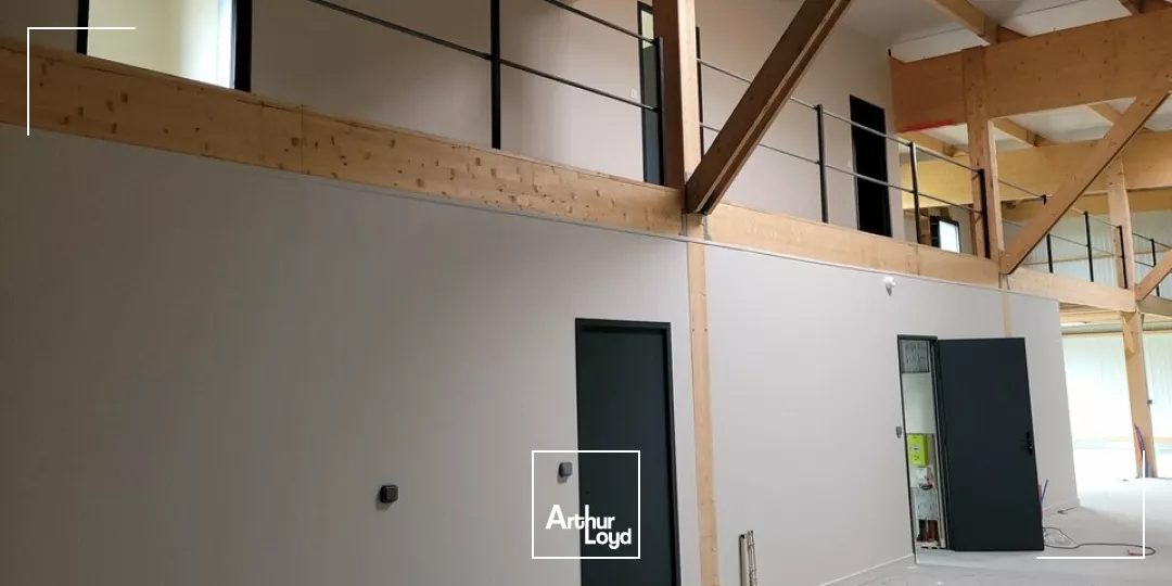 LOCATION AXE LE MANS ANGERS BATIMENT 400m²