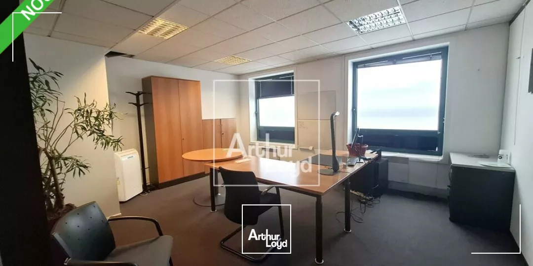 A saisir, bureaux à louer en pied de gare avec nombreux parkings