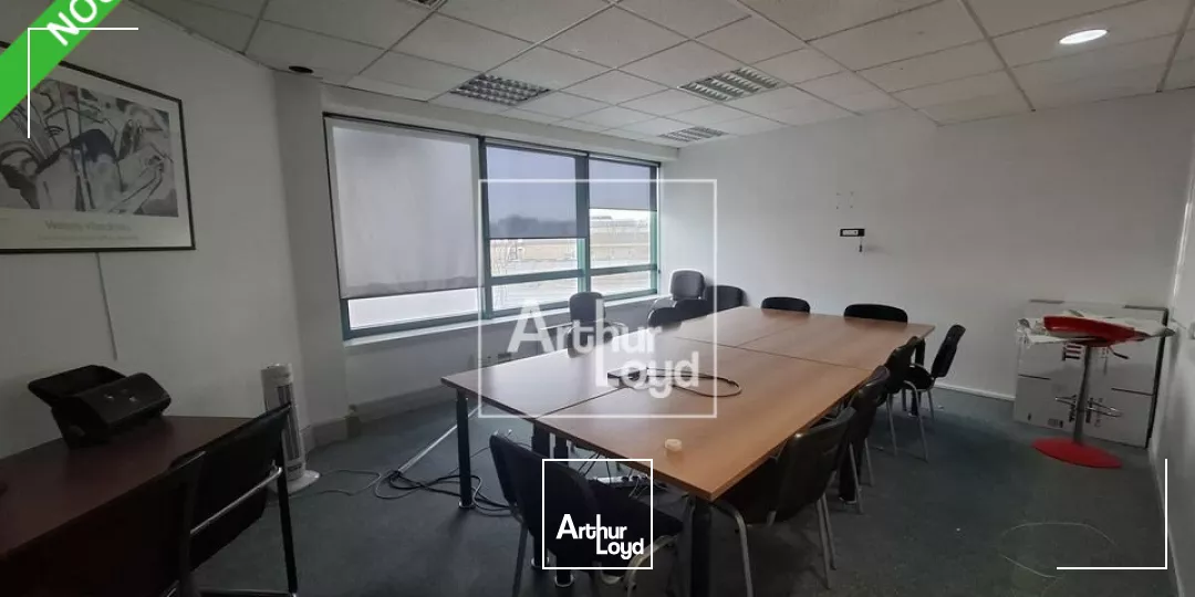 A saisir, bureaux à louer en pied de gare avec nombreux parkings