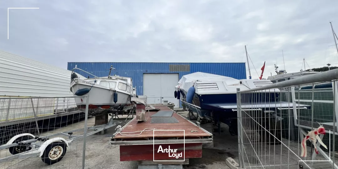 Entrepôt à vendre - Positionnement maritime exceptionnel à Port Camargue