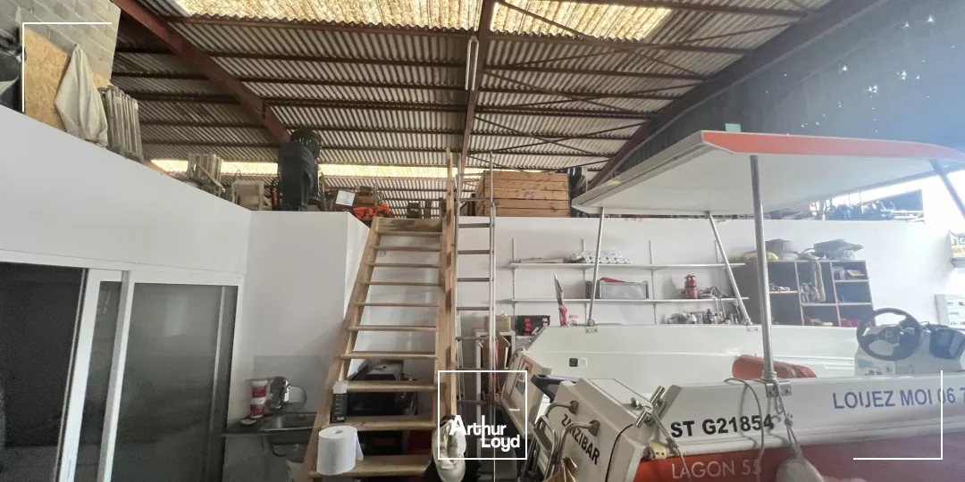 Entrepôt à vendre - Positionnement maritime exceptionnel à Port Camargue