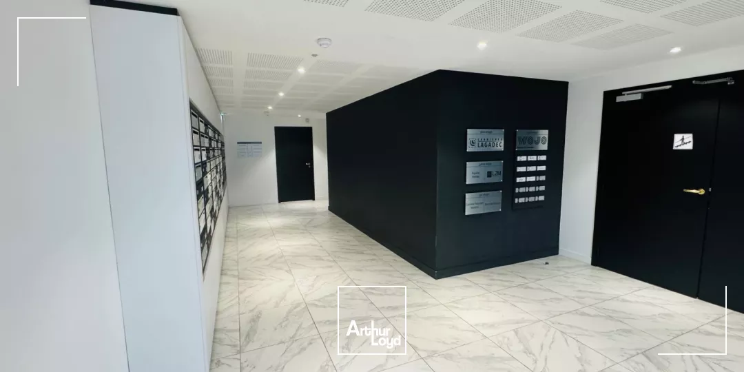 PLATEAUX DE BUREAUX 300 M² PORT DE COMMERCE