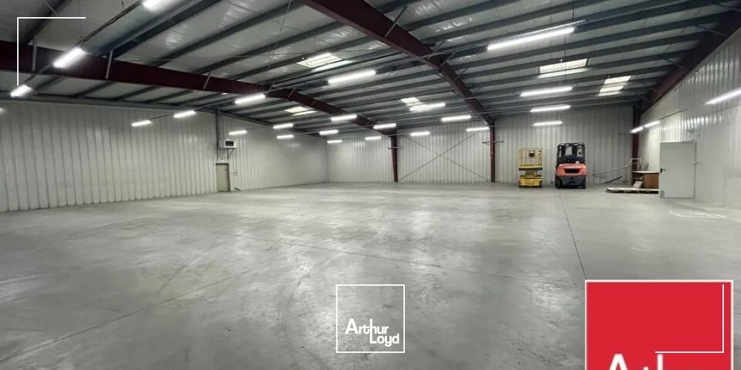 LOCAL D'ACTIVITE - ENTREPOT à VENDRE de 1000 m²