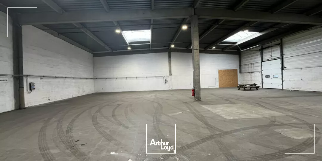 LOCAL D'ACTIVITE - ENTREPOT à LOUER de 1517 m²