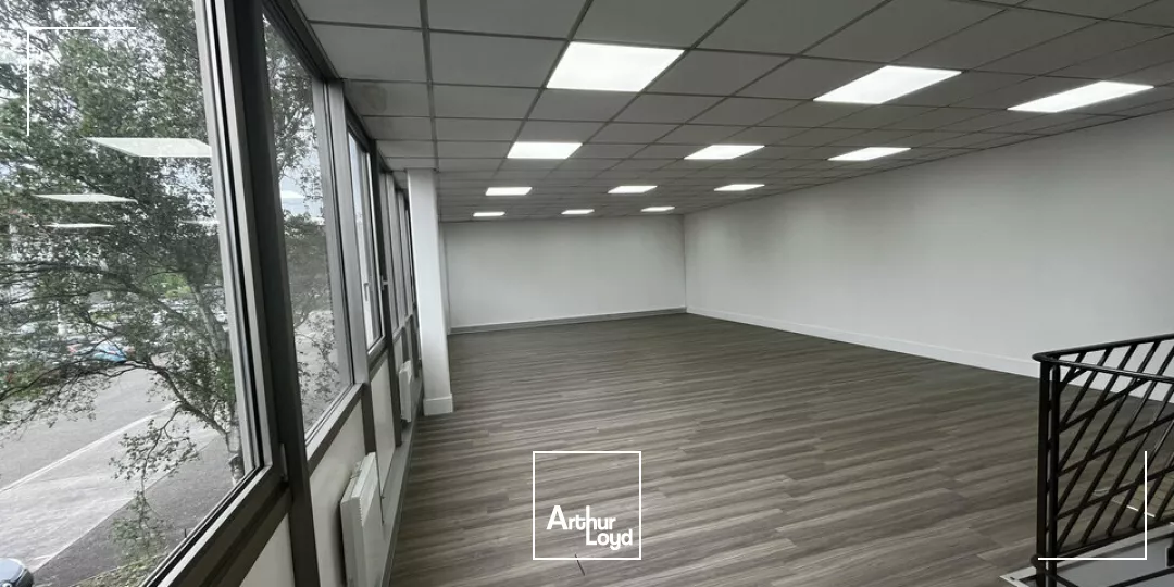 LOCAL D'ACTIVITE - ENTREPOT à LOUER de 1517 m²