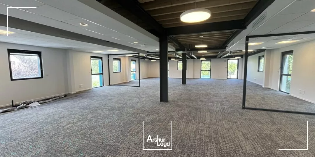 BUREAUX à LOUER de 1370 m²