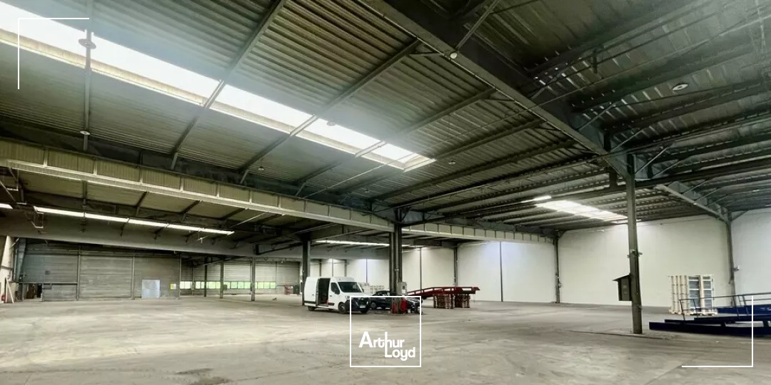 ENTREPÔT LOGISTQIUE 3 600 m2