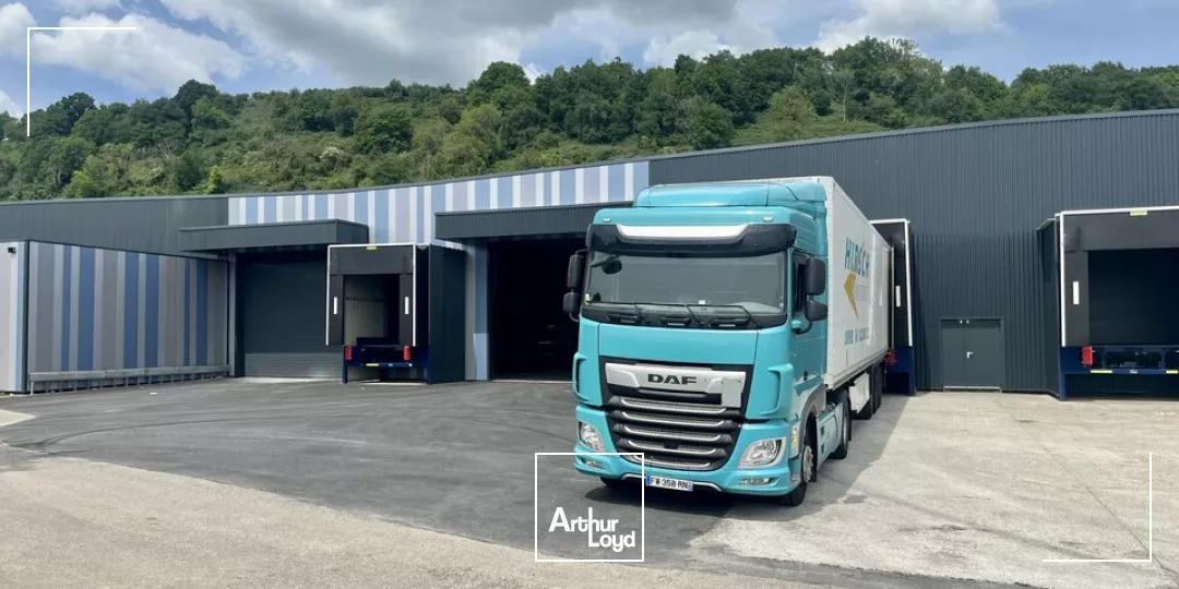 ENTREPÔT LOGISTQIUE 3 600 m2