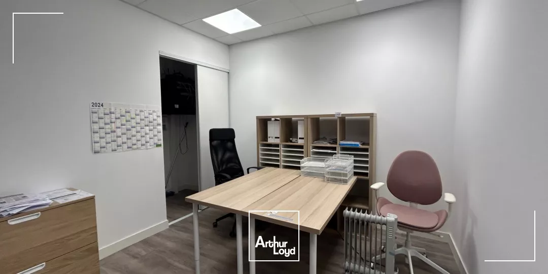 A LOUER - LOCAUX COMMERCIAUX - 340 M2 - SAINT-QUENTIN