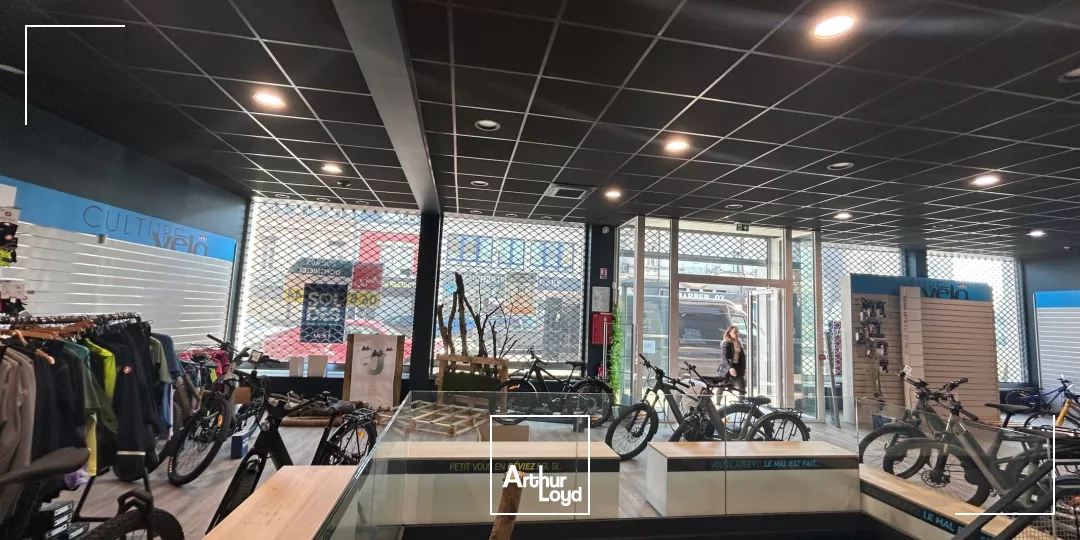 A LOUER - LOCAUX COMMERCIAUX - 340 M2 - SAINT-QUENTIN