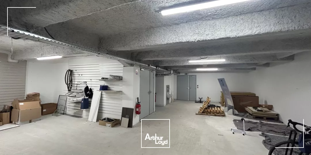 A LOUER - LOCAUX COMMERCIAUX - 340 M2 - SAINT-QUENTIN