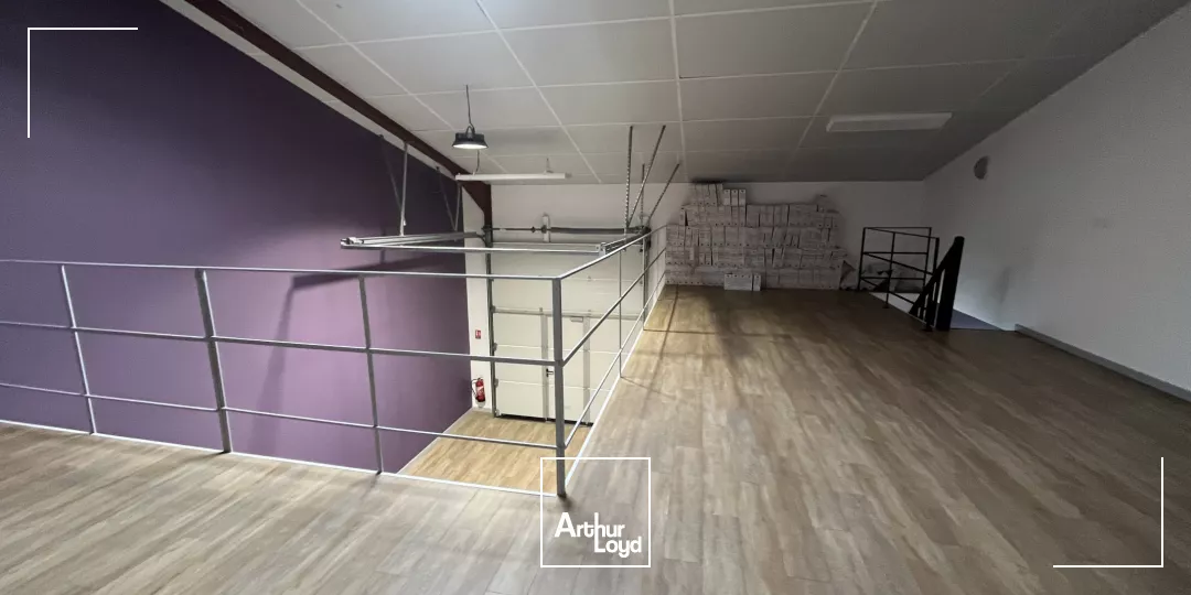 Opportunité ! Bâtiment à vendre - 982 m2 + 4 000 m2 de cour - Est Métropole