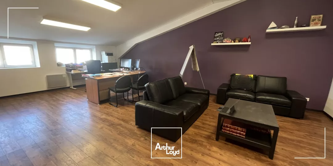 Opportunité ! Bâtiment à vendre - 982 m2 + 4 000 m2 de cour - Est Métropole