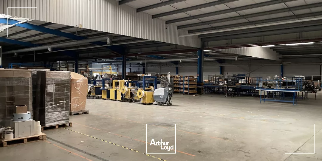 Entrepôts et atelier à vendre - Lens