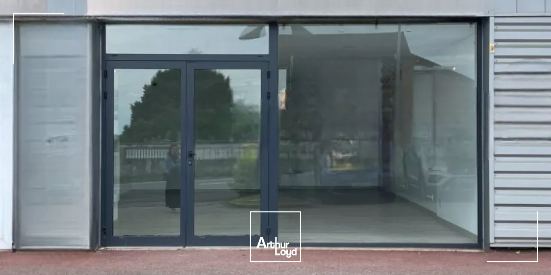 Local commercial - axe principal - Couzeix - A louer avec parkings