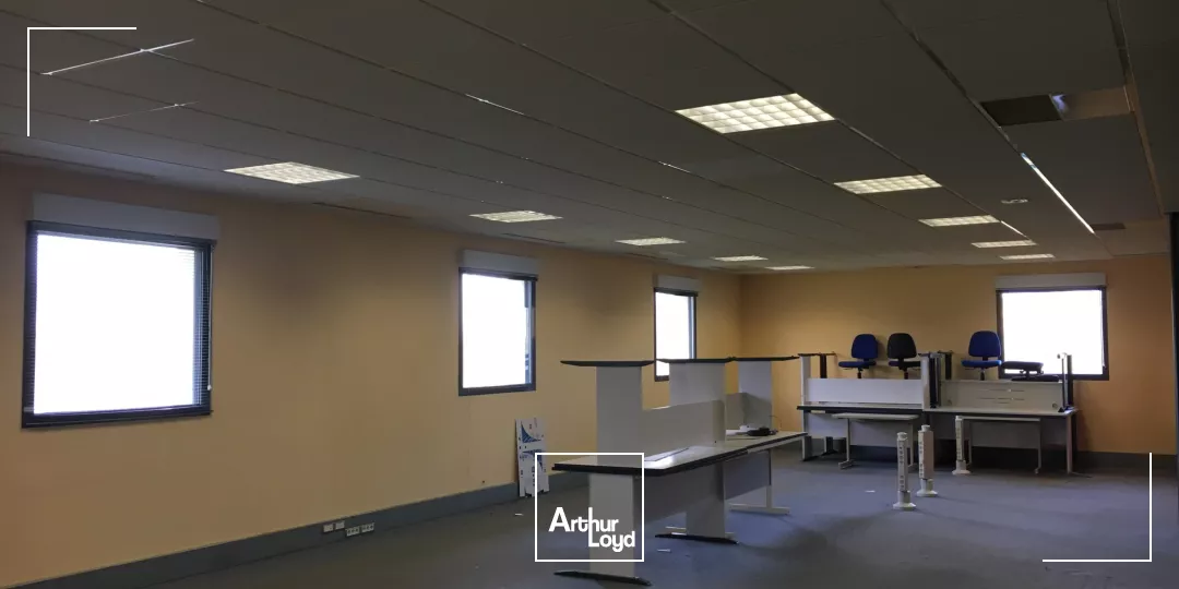 BUREAUX - A LOUER - 107 m2 - SAINT-QUENTIN :