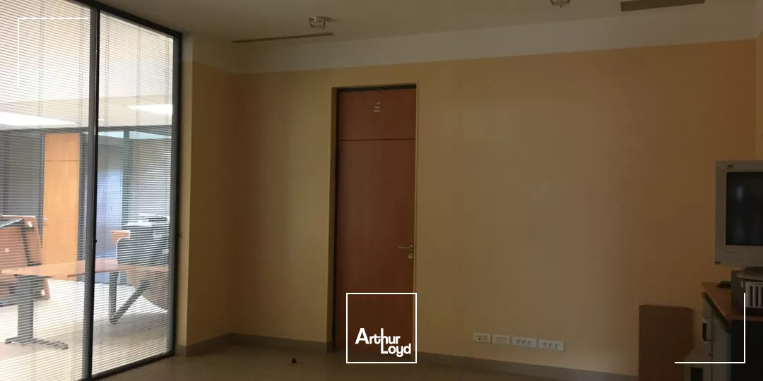 BUREAUX - A LOUER - 107 m2 - SAINT-QUENTIN :