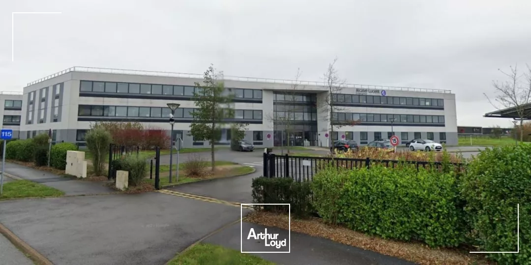 INVESTISSEMENT ENSEMBLE 2 IMMEUBLES 7 500 M² PRAT PIP NORD