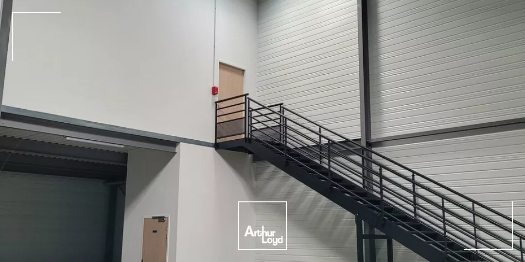 PAU, A louer, proximité immédiate A64, locaux d'Activités Neufs 